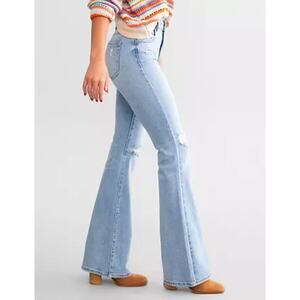 Hidden Jeans Happi Flare Jean Distressed Knee Light Wash Size 29 NEW NWT